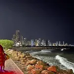 Edificio acceso directo al mar primera linea de playa 2 habitaciones