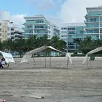 Edificio acceso directo al mar primera linea de playa 2 habitaciones