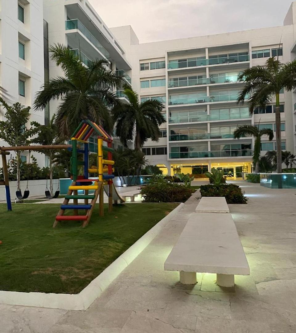 Edificio Acceso Directo Al Mar Primera Linea De Playa 2 Cartagena