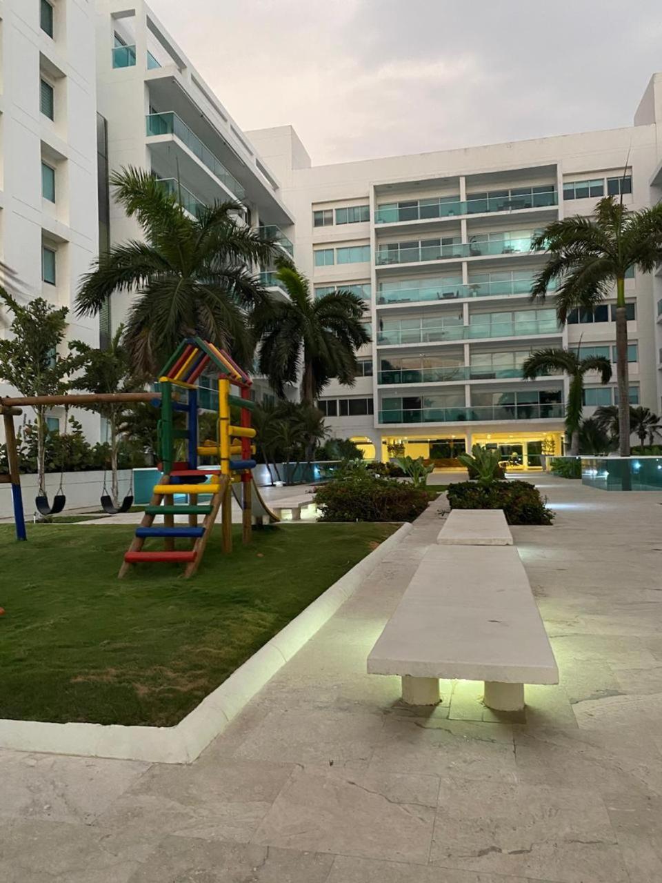 Edificio Acceso Directo Al Mar Primera Linea De Playa 2 Cartagena