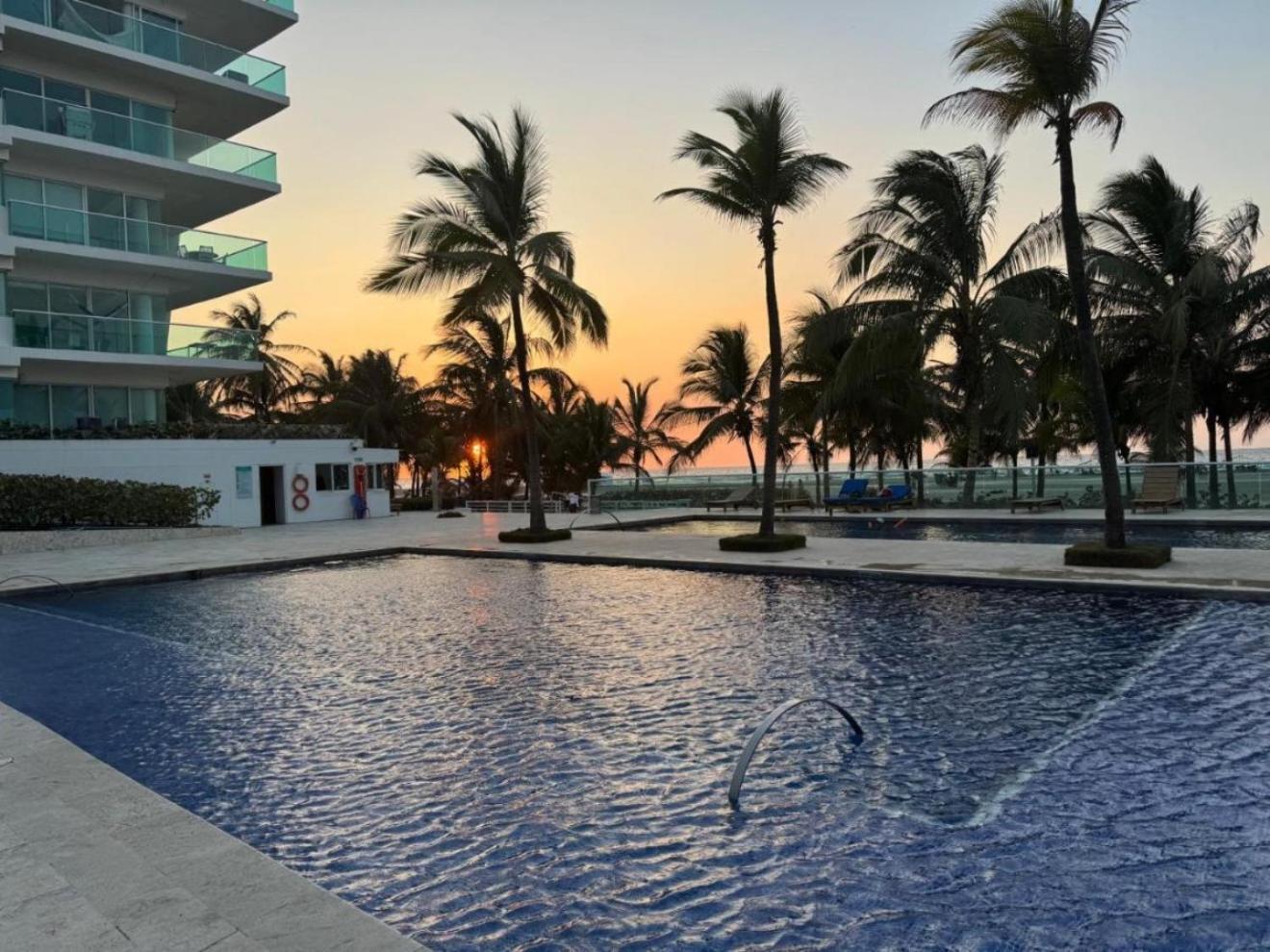 Edificio Acceso Directo Al Mar Primera Linea De Playa 2 * Cartagena